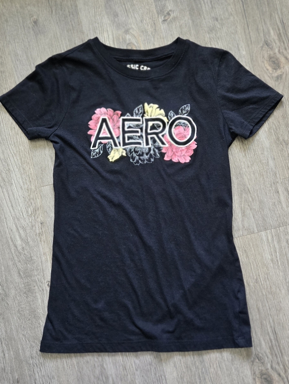 AERO Floral Logo T-Shirt Women’s Medium Graphic Tee